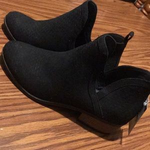Cute black boots size 7